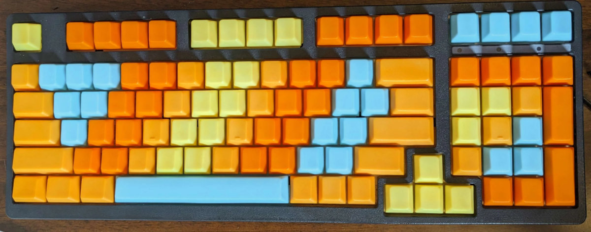 Pic: KP Republic BM980 with custom dyed keycaps.