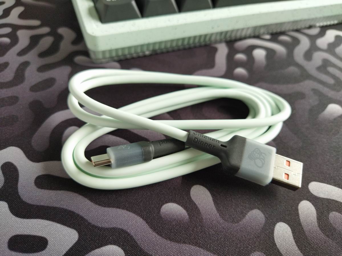 Pic: I love these MelGeek cables too