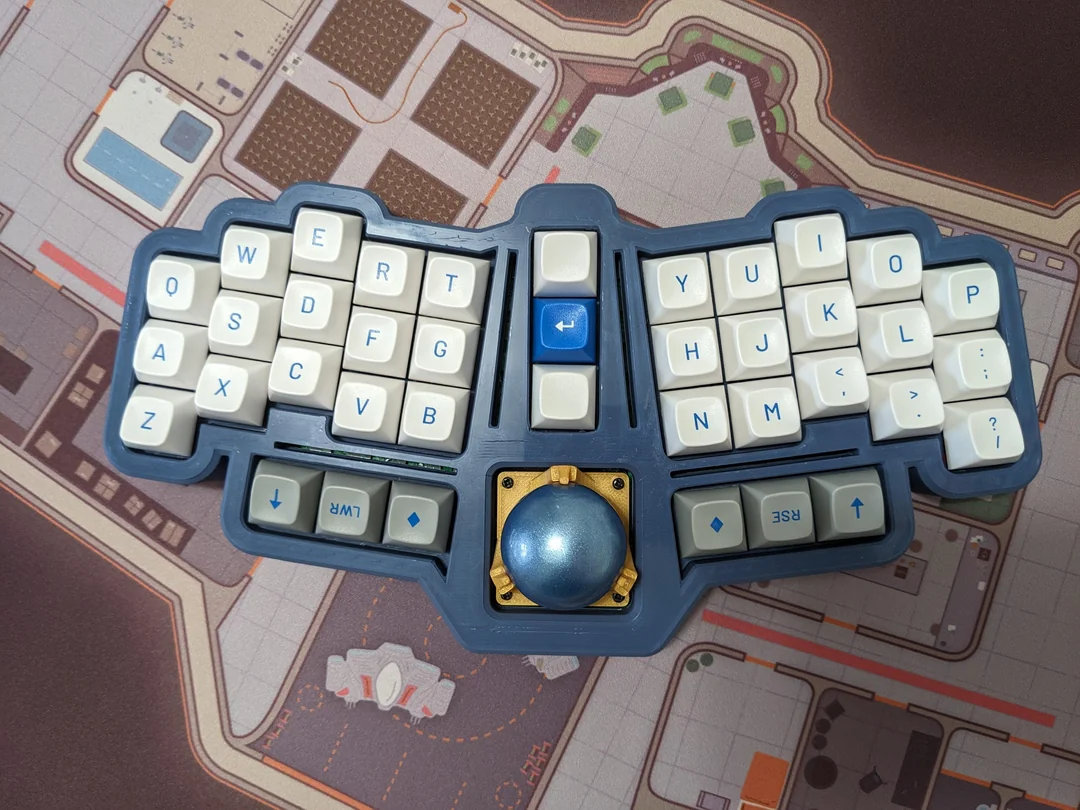 Pic: Starship Centurion with matching deskmat