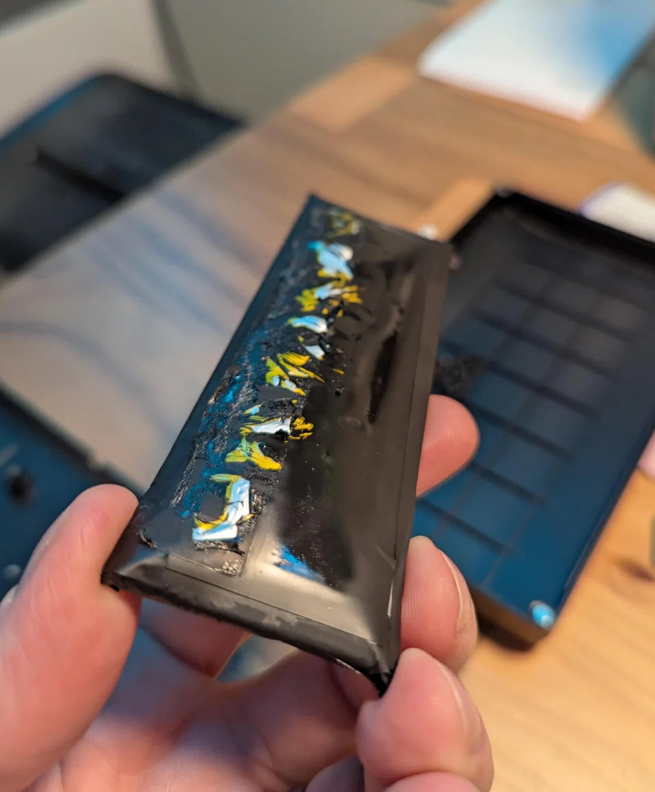 Swollen battery – juggleaddict. Pic: Swollen battery – juggleaddict.