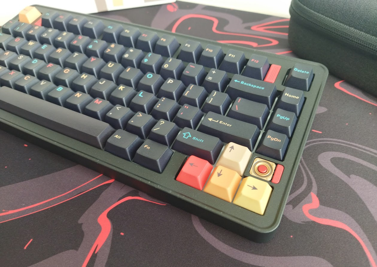 Evo75 - Nebula. The board rocks, this photo sucks. Pic: Evo75 - Nebula. The board rocks, this photo sucks.