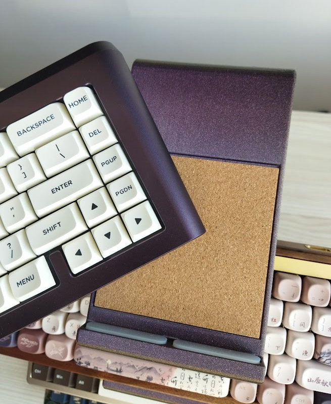 Pic: Stand vs MoeeTech Glitter65 (original) color comparison