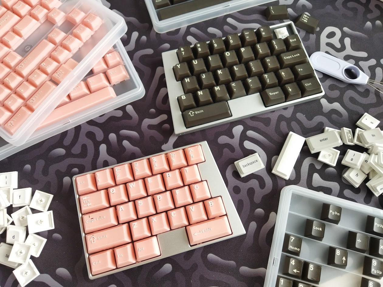 Elytra with some Cherry keycaps (MoeeTech) Pic: Elytra with some Cherry keycaps (MoeeTech)