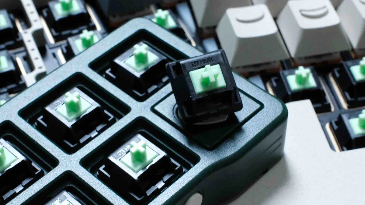 HMX Longjing Tea S light tactile switches at ThockExchange. Pic: HMX Longjing Tea S light tactile switches at ThockExchange.