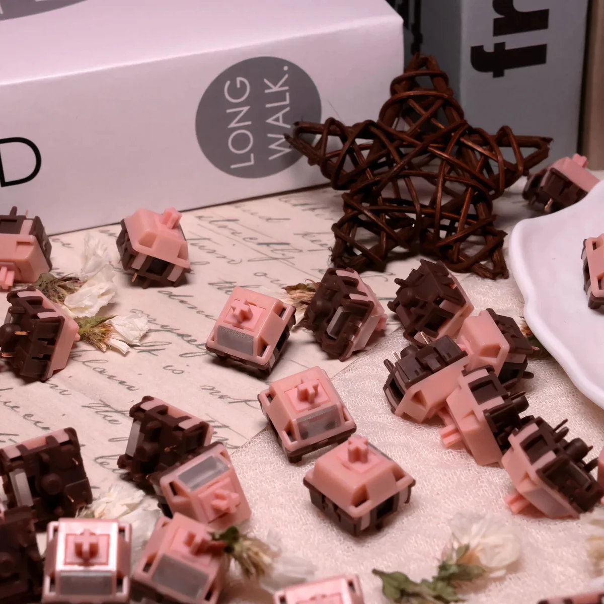 Pic: HMX Dirty Pink switches from SerpentKeys.