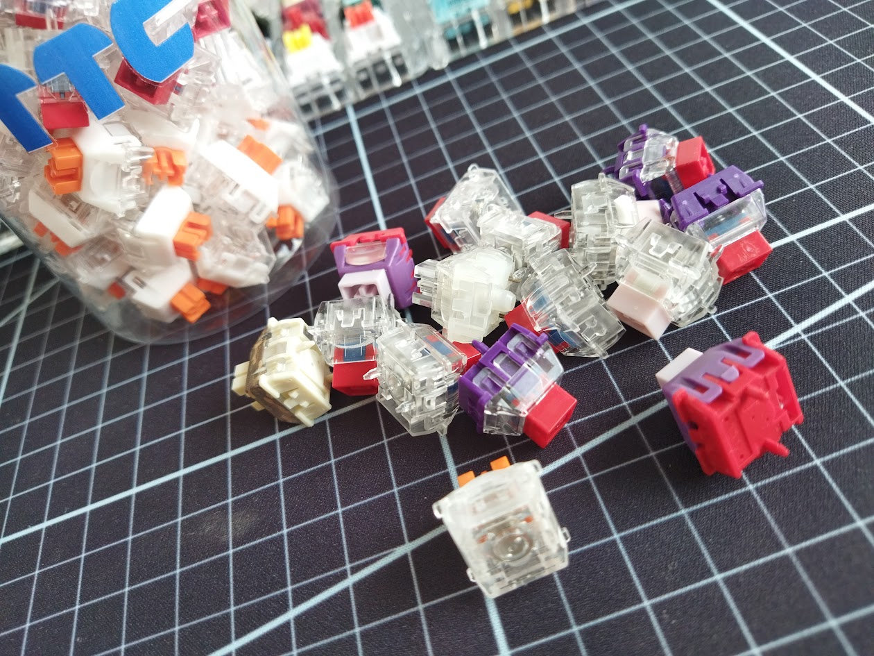 Pic: Hall-effect (magnetic) switches &ndash; different pins, similar stem